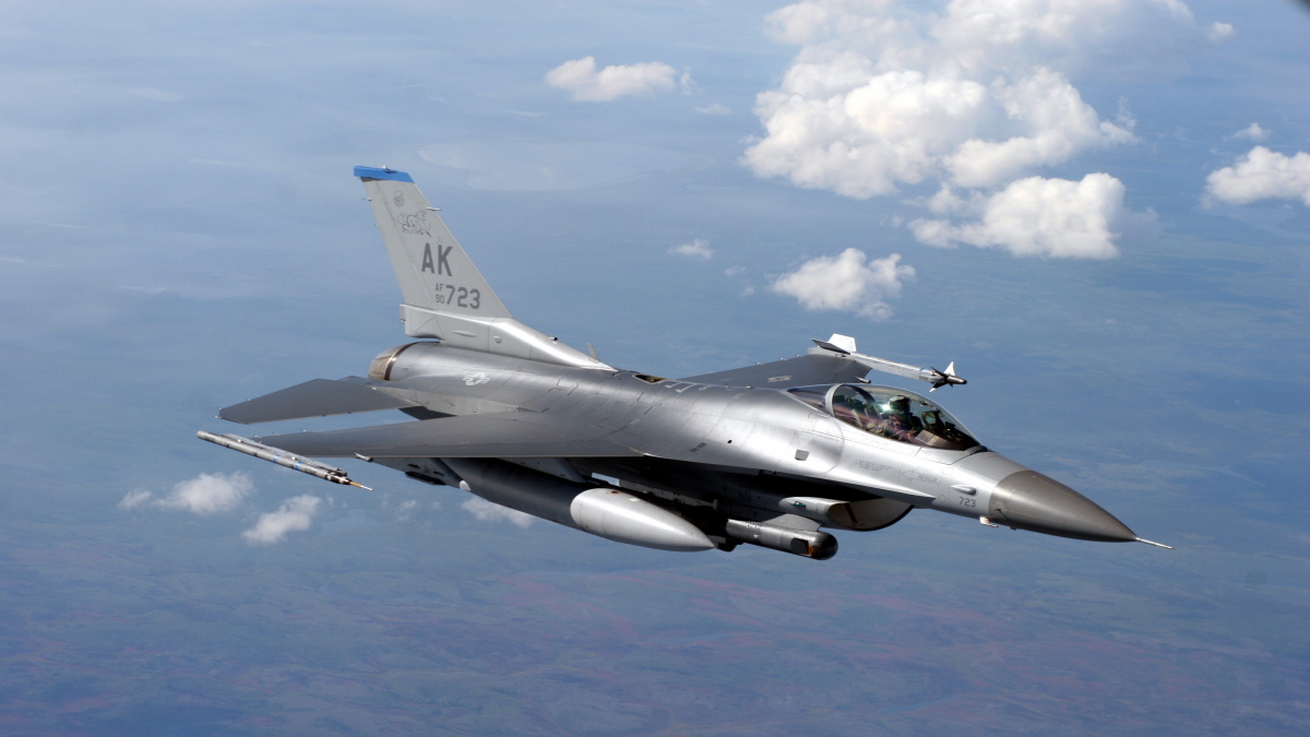 Українські льотчики здатні навчитися пілотувати F-16 за 4 місяці — генерал Романенко